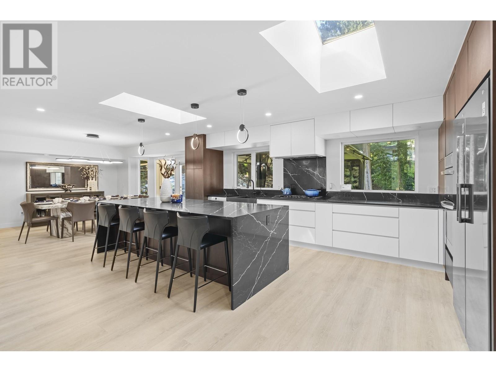 












3965 VIEWRIDGE PLACE

,
West Vancouver,




British Columbia
V7V3K7

