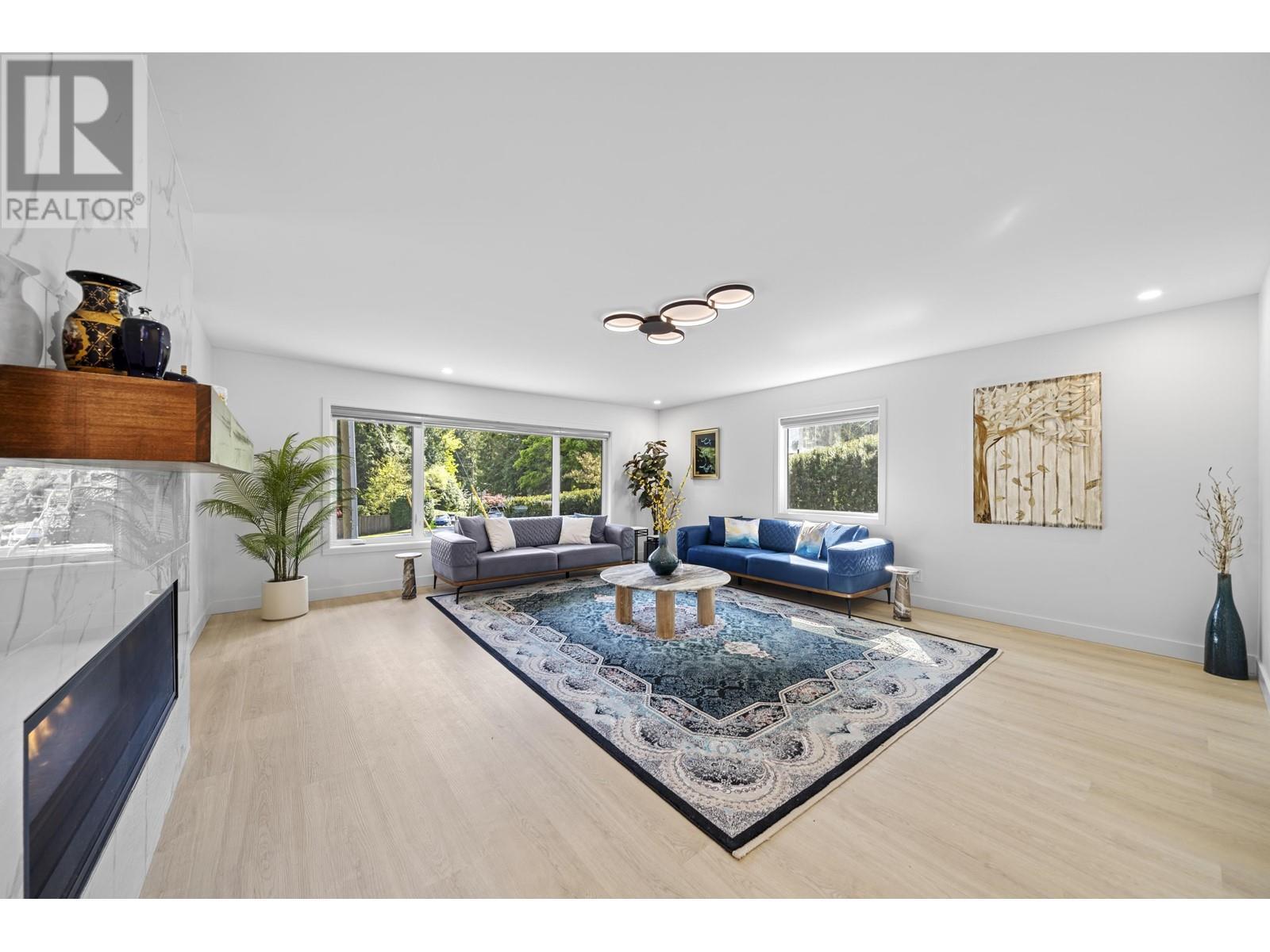 












3965 VIEWRIDGE PLACE

,
West Vancouver,




British Columbia
V7V3K7

