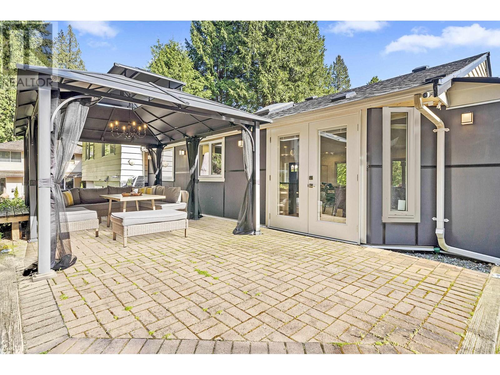 












3965 VIEWRIDGE PLACE

,
West Vancouver,




British Columbia
V7V3K7

