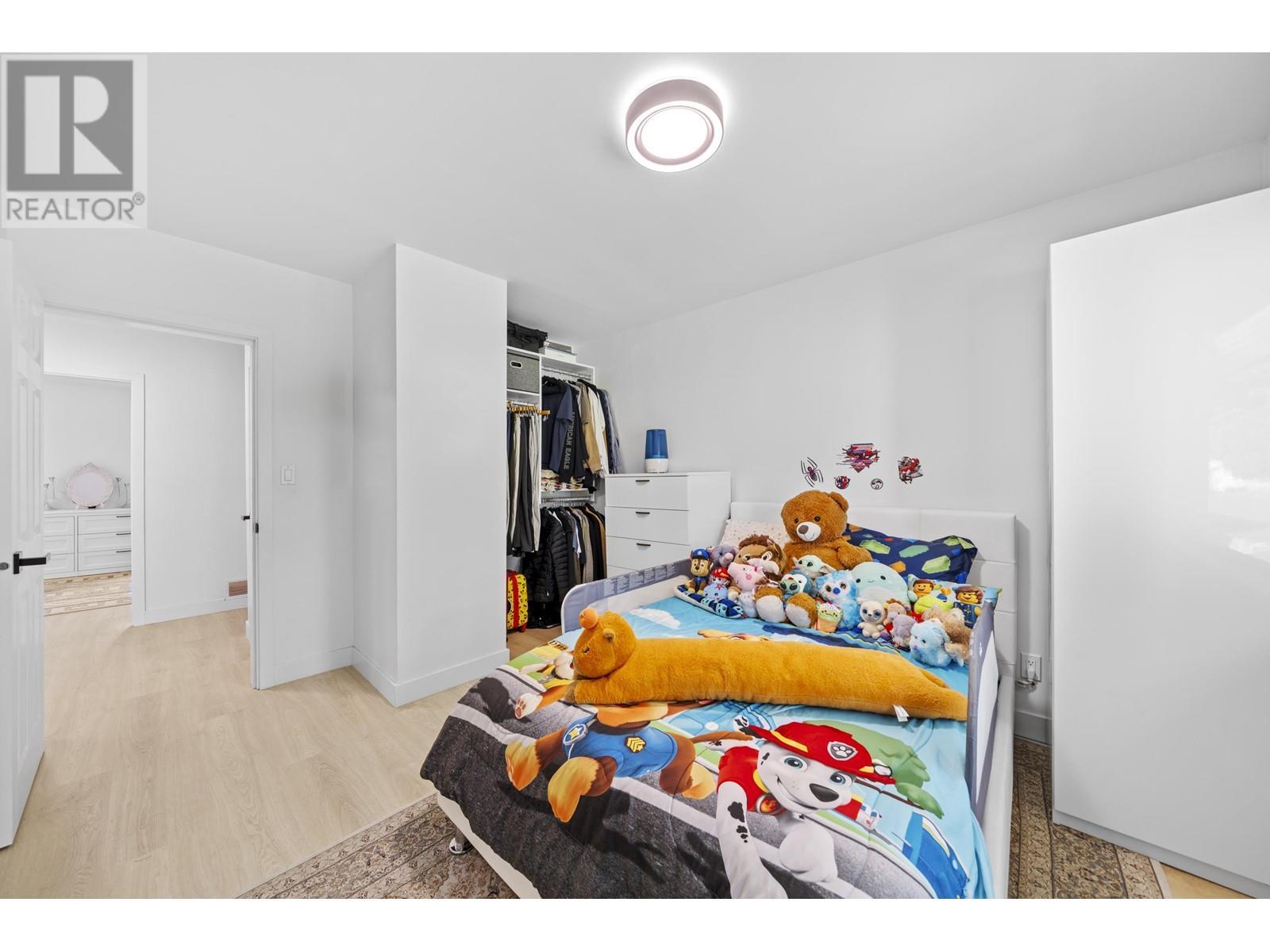 












3965 VIEWRIDGE PLACE

,
West Vancouver,




British Columbia
V7V3K7

