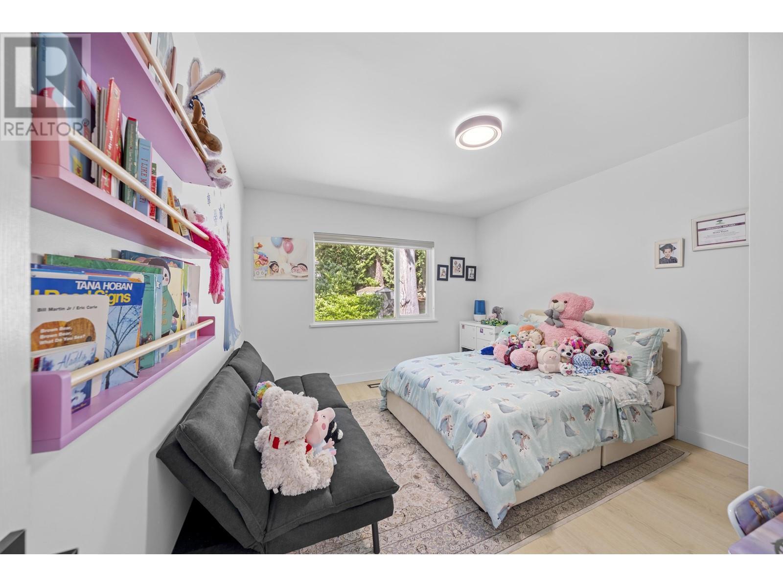 












3965 VIEWRIDGE PLACE

,
West Vancouver,




British Columbia
V7V3K7

