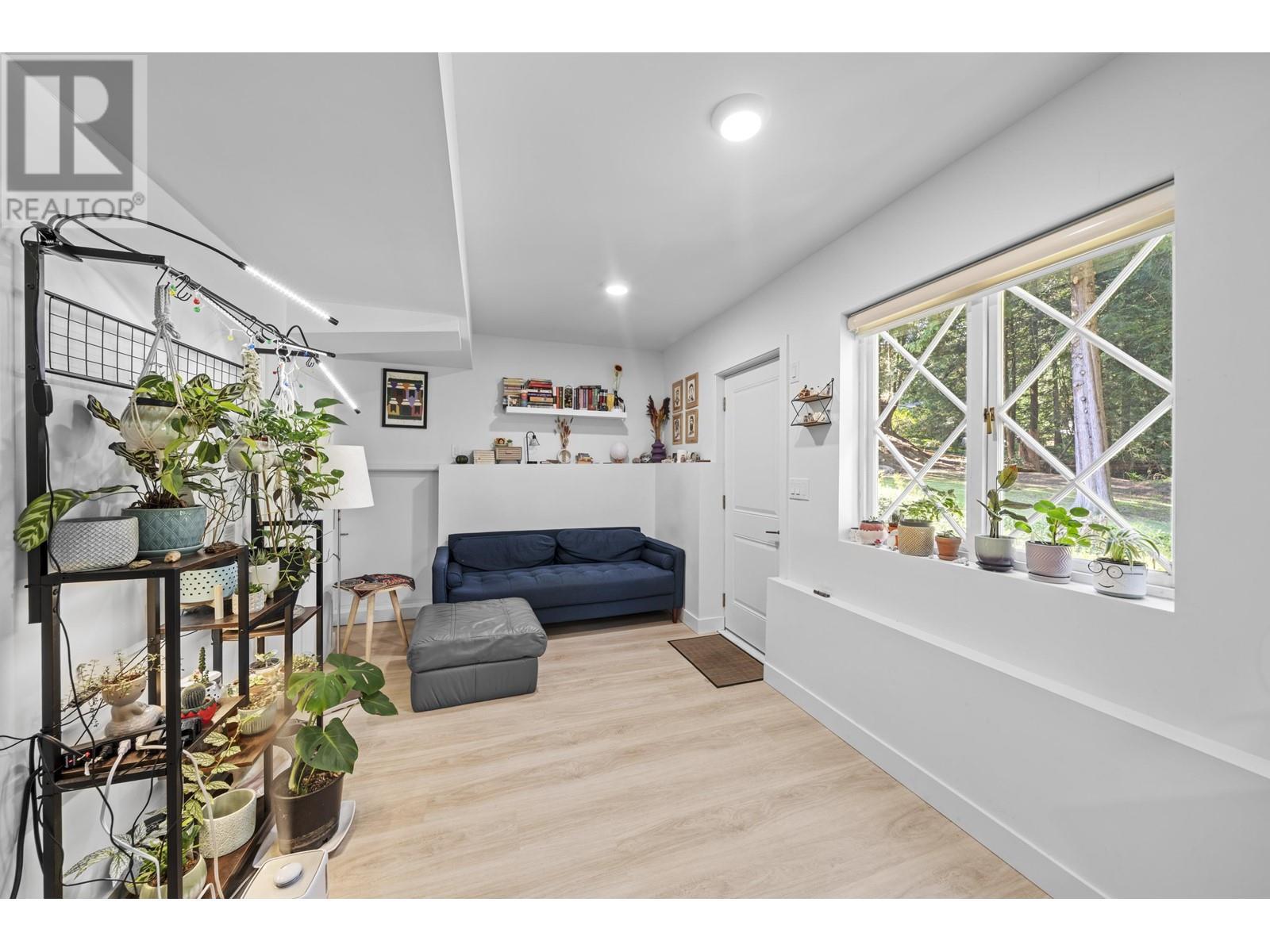 












3965 VIEWRIDGE PLACE

,
West Vancouver,




British Columbia
V7V3K7

