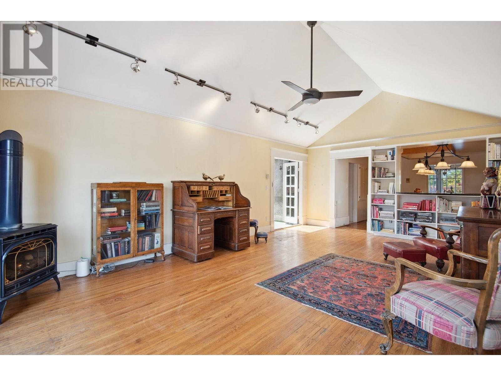 












1312 GRAND BOULEVARD

,
North Vancouver,




British Columbia
V7L3X6

