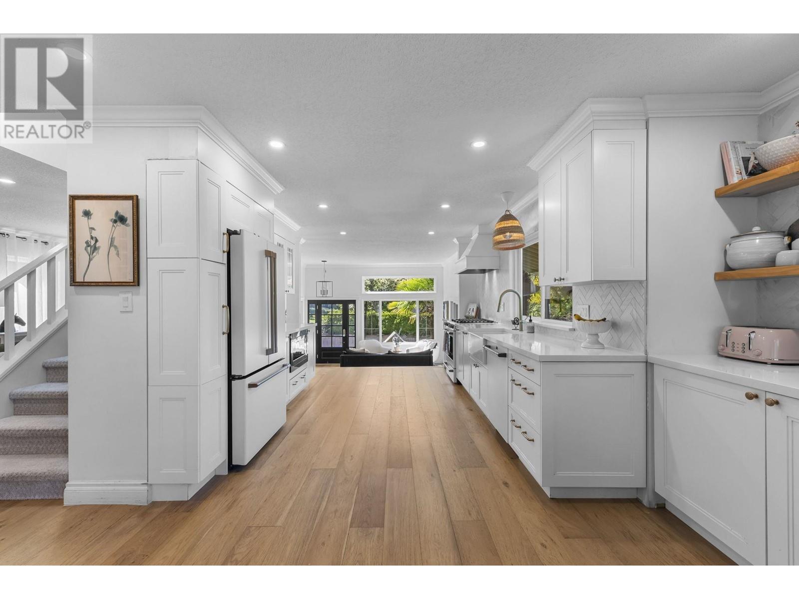 












1682 W 21ST STREET

,
North Vancouver,




British Columbia
V7P2E4

