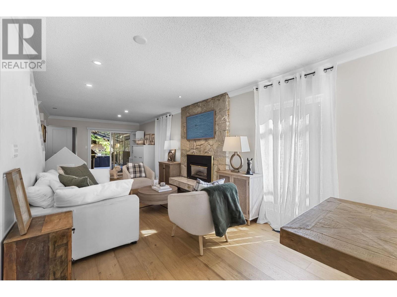 












1682 W 21ST STREET

,
North Vancouver,




British Columbia
V7P2E4

