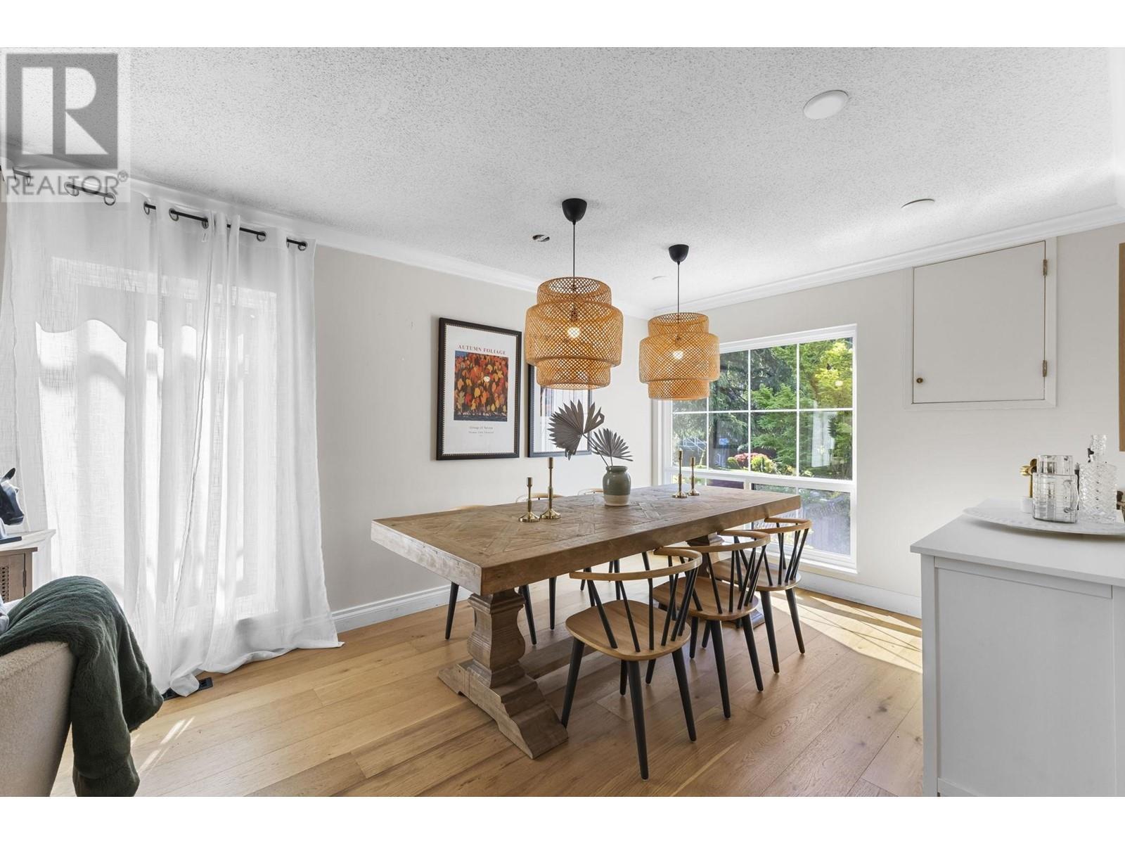 












1682 W 21ST STREET

,
North Vancouver,




British Columbia
V7P2E4

