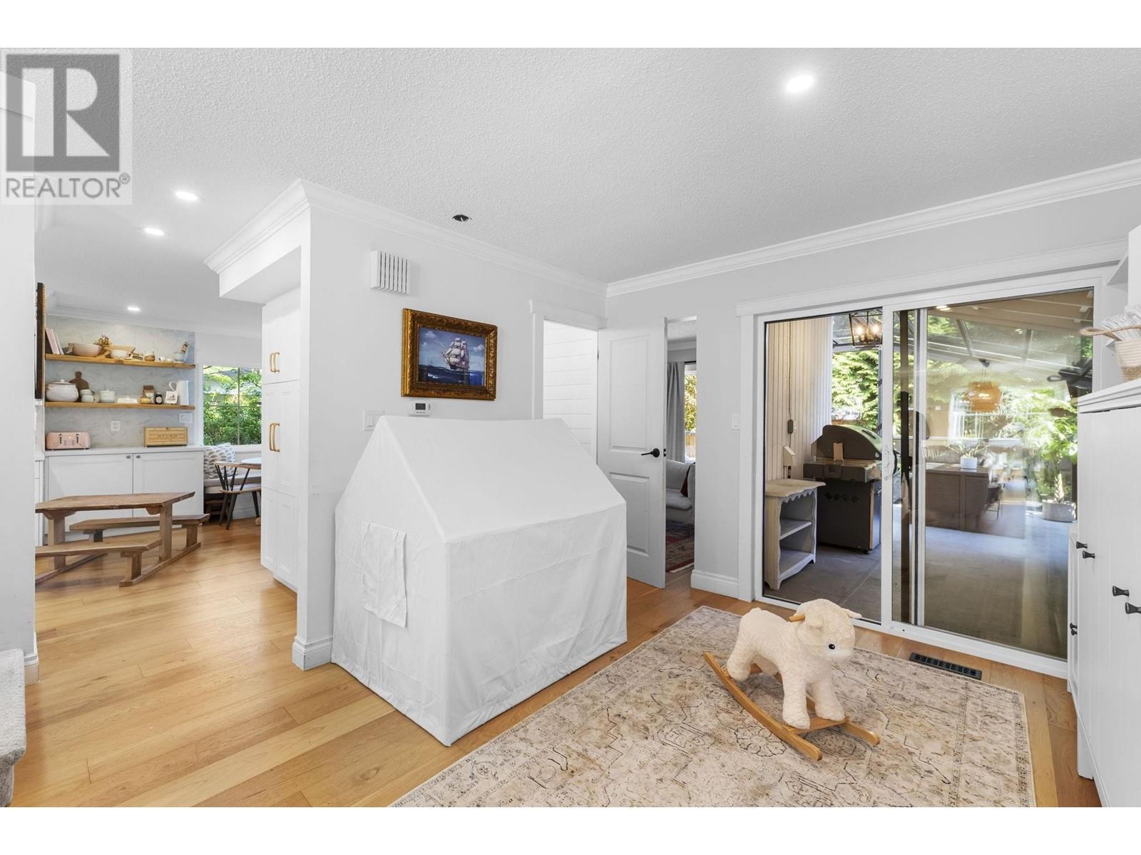 












1682 W 21ST STREET

,
North Vancouver,




British Columbia
V7P2E4


