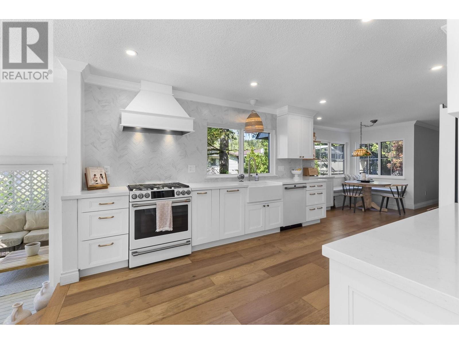 












1682 W 21ST STREET

,
North Vancouver,




British Columbia
V7P2E4

