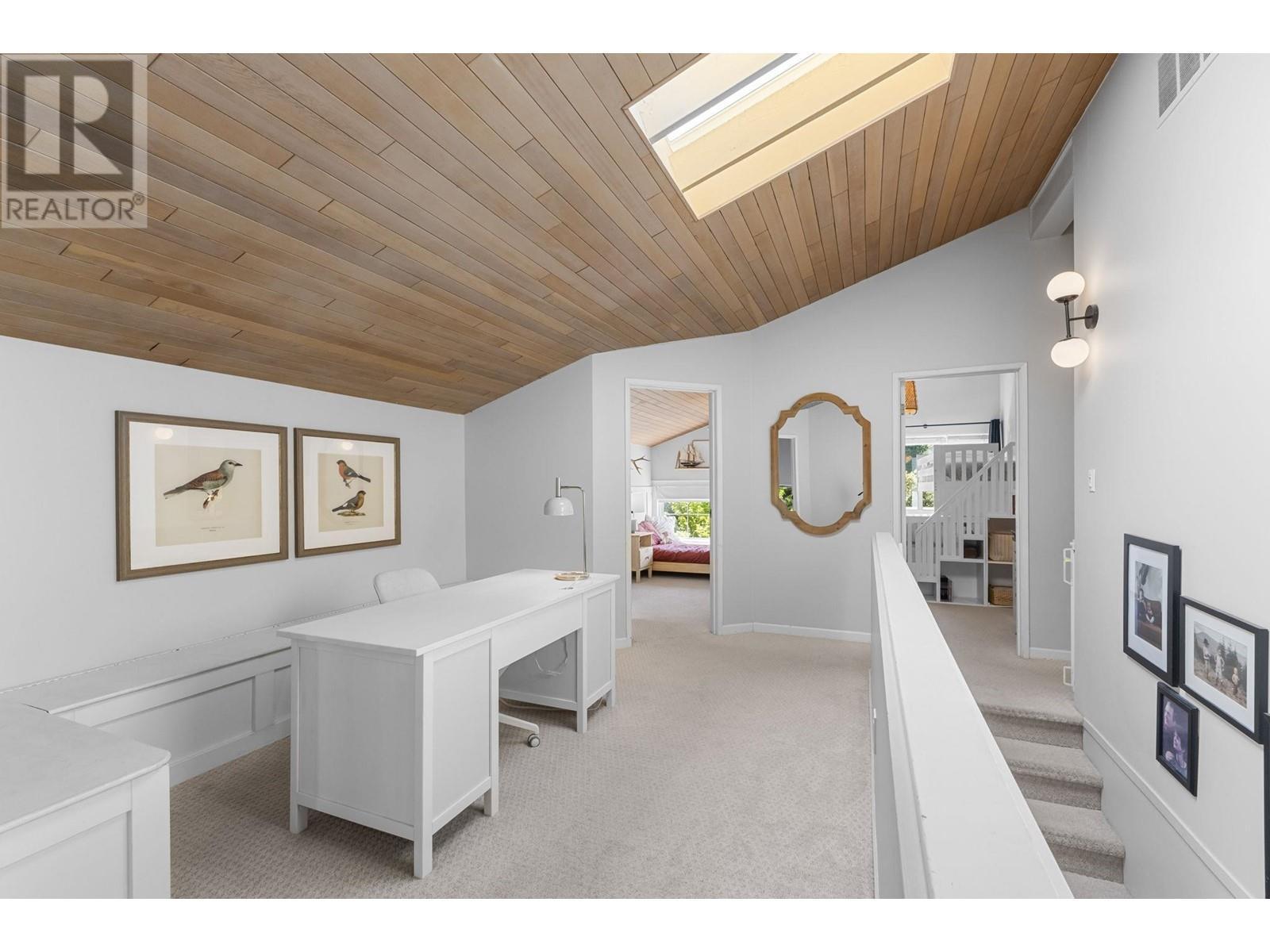 












1682 W 21ST STREET

,
North Vancouver,




British Columbia
V7P2E4

