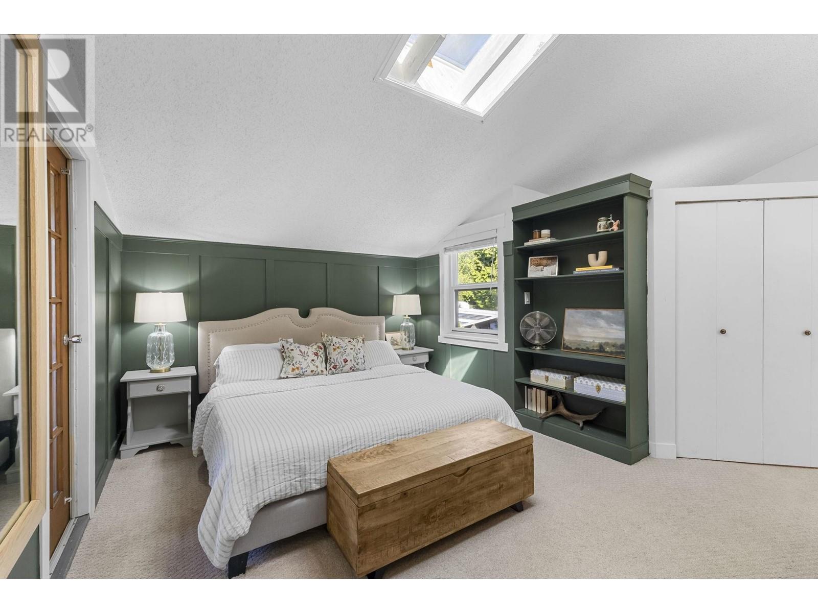 












1682 W 21ST STREET

,
North Vancouver,




British Columbia
V7P2E4

