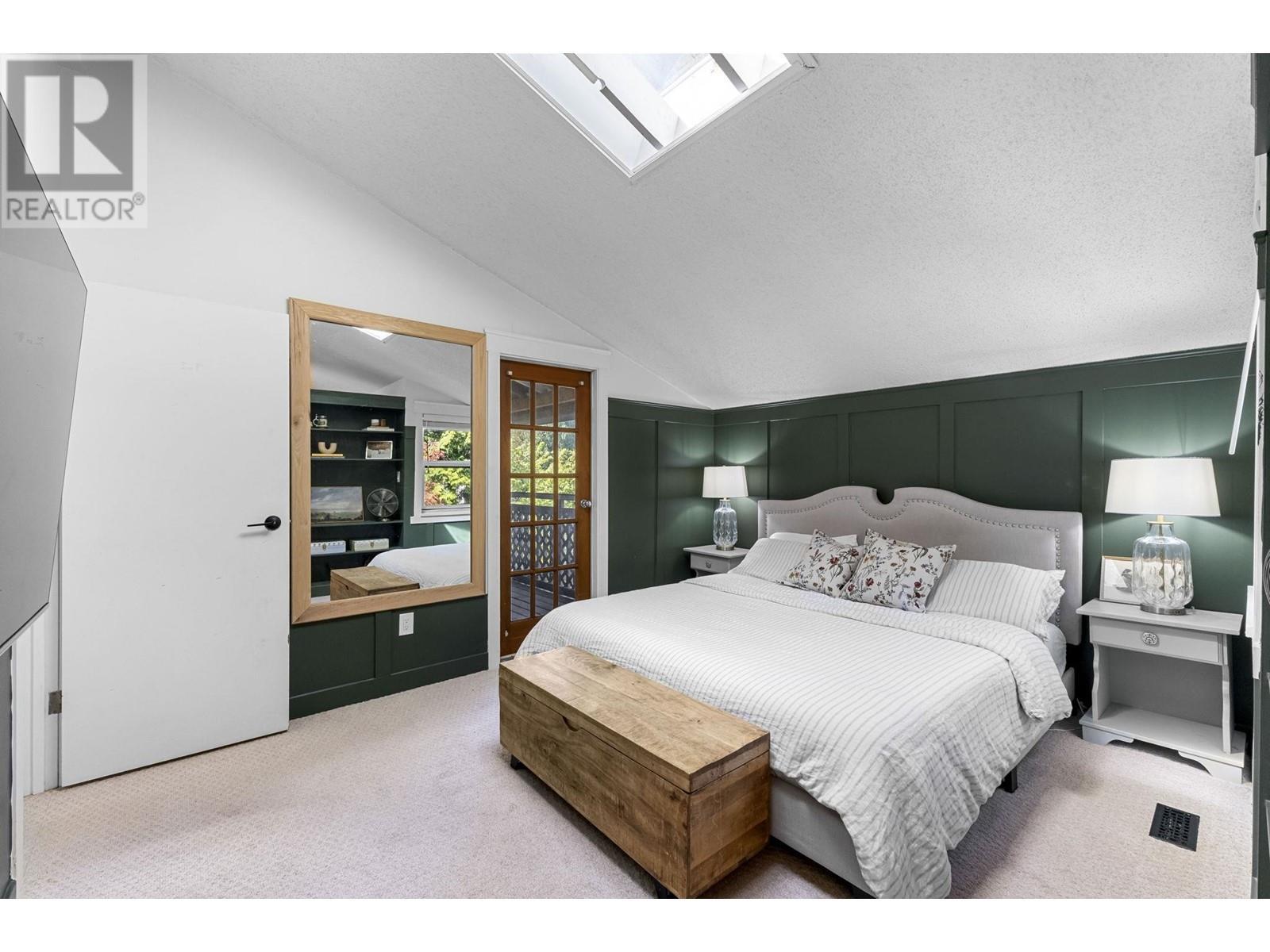 












1682 W 21ST STREET

,
North Vancouver,




British Columbia
V7P2E4

