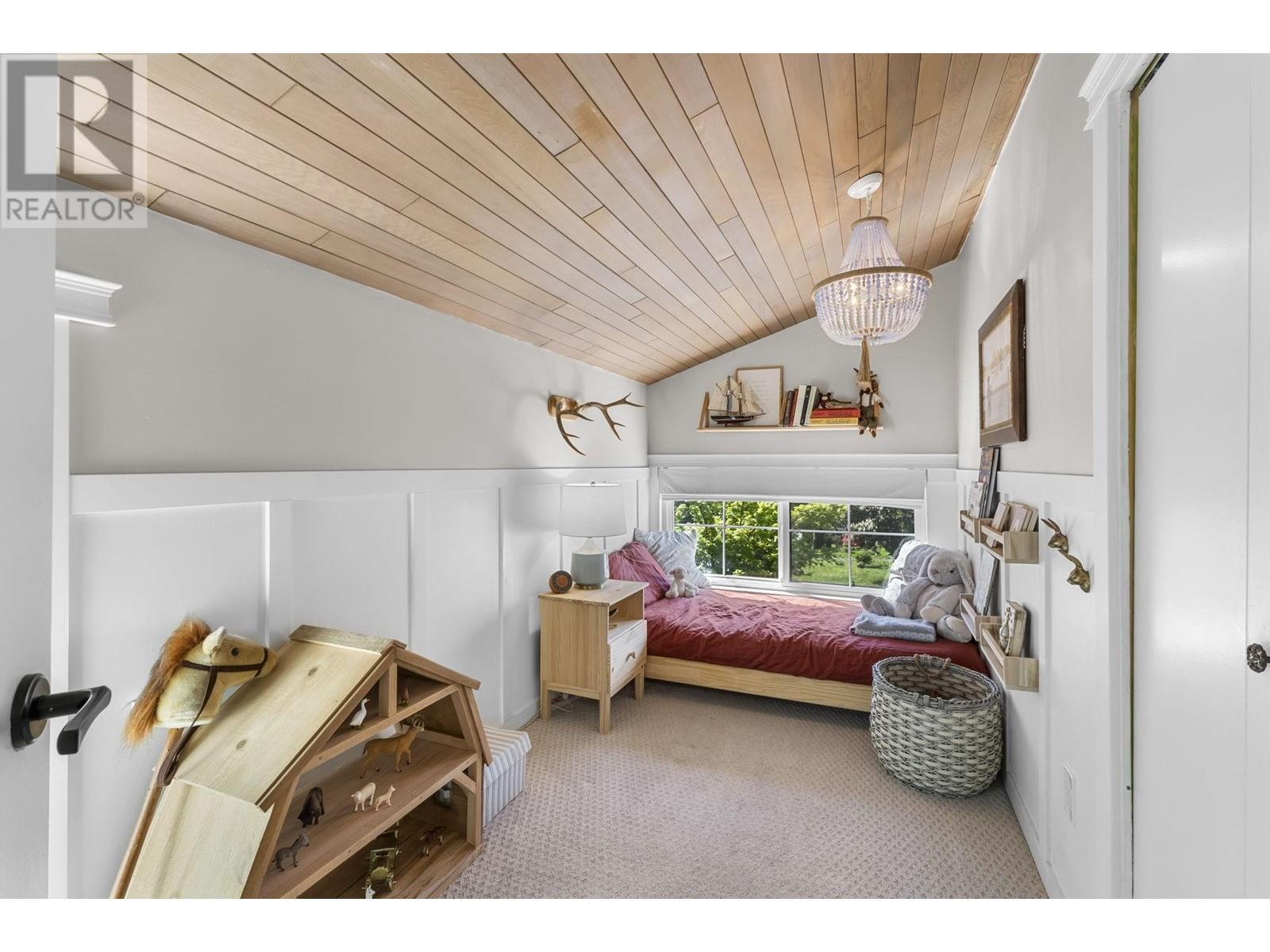 












1682 W 21ST STREET

,
North Vancouver,




British Columbia
V7P2E4

