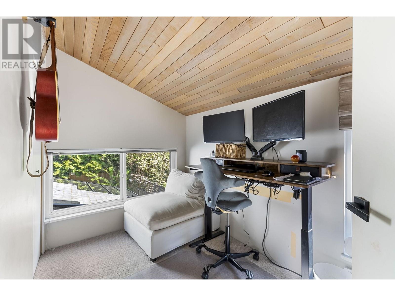 












1682 W 21ST STREET

,
North Vancouver,




British Columbia
V7P2E4

