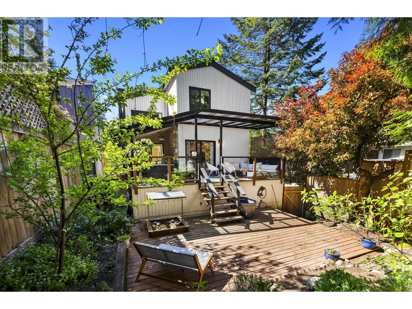 












1682 W 21ST STREET

,
North Vancouver,




British Columbia
V7P2E4

