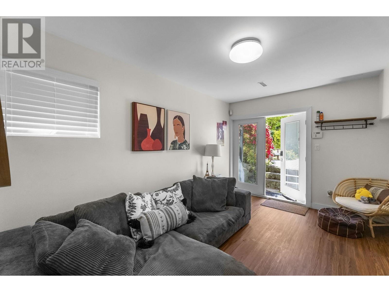 












1682 W 21ST STREET

,
North Vancouver,




British Columbia
V7P2E4

