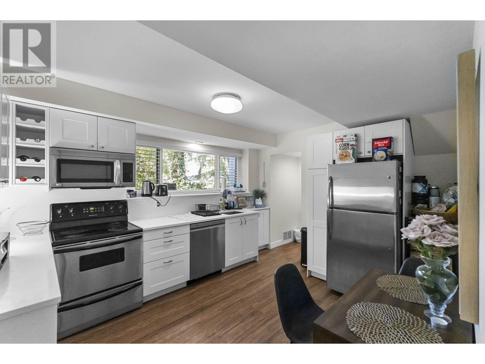 












1682 W 21ST STREET

,
North Vancouver,




British Columbia
V7P2E4

