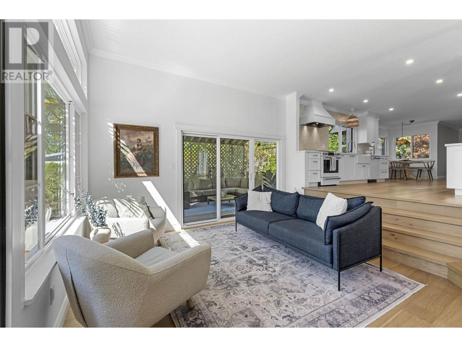 












1682 W 21ST STREET

,
North Vancouver,




British Columbia
V7P2E4


