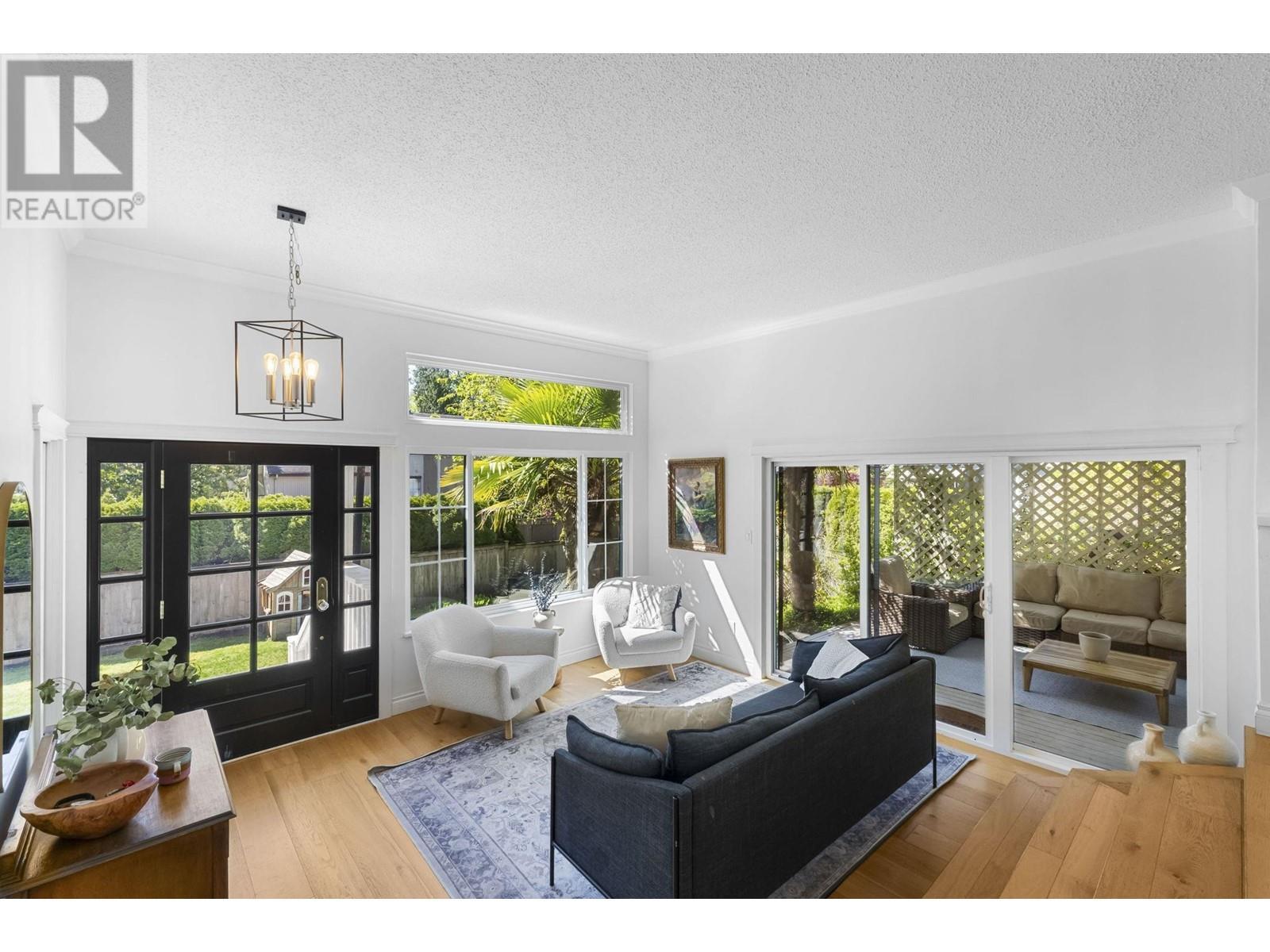 












1682 W 21ST STREET

,
North Vancouver,




British Columbia
V7P2E4


