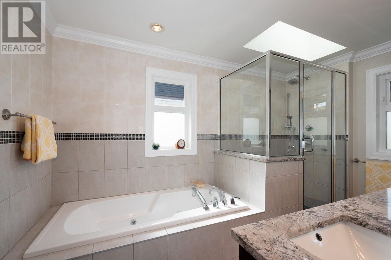 












336 W 17TH STREET

,
North Vancouver,




British Columbia
V7M1V8

