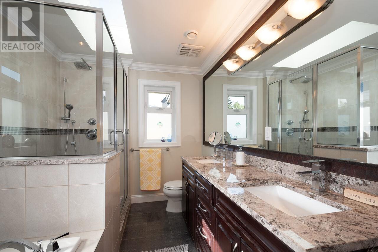 












336 W 17TH STREET

,
North Vancouver,




British Columbia
V7M1V8

