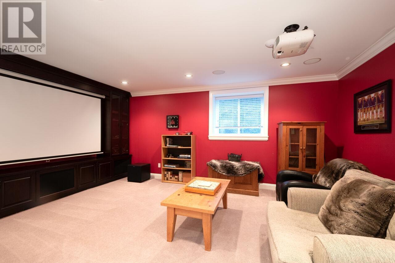 












336 W 17TH STREET

,
North Vancouver,




British Columbia
V7M1V8

