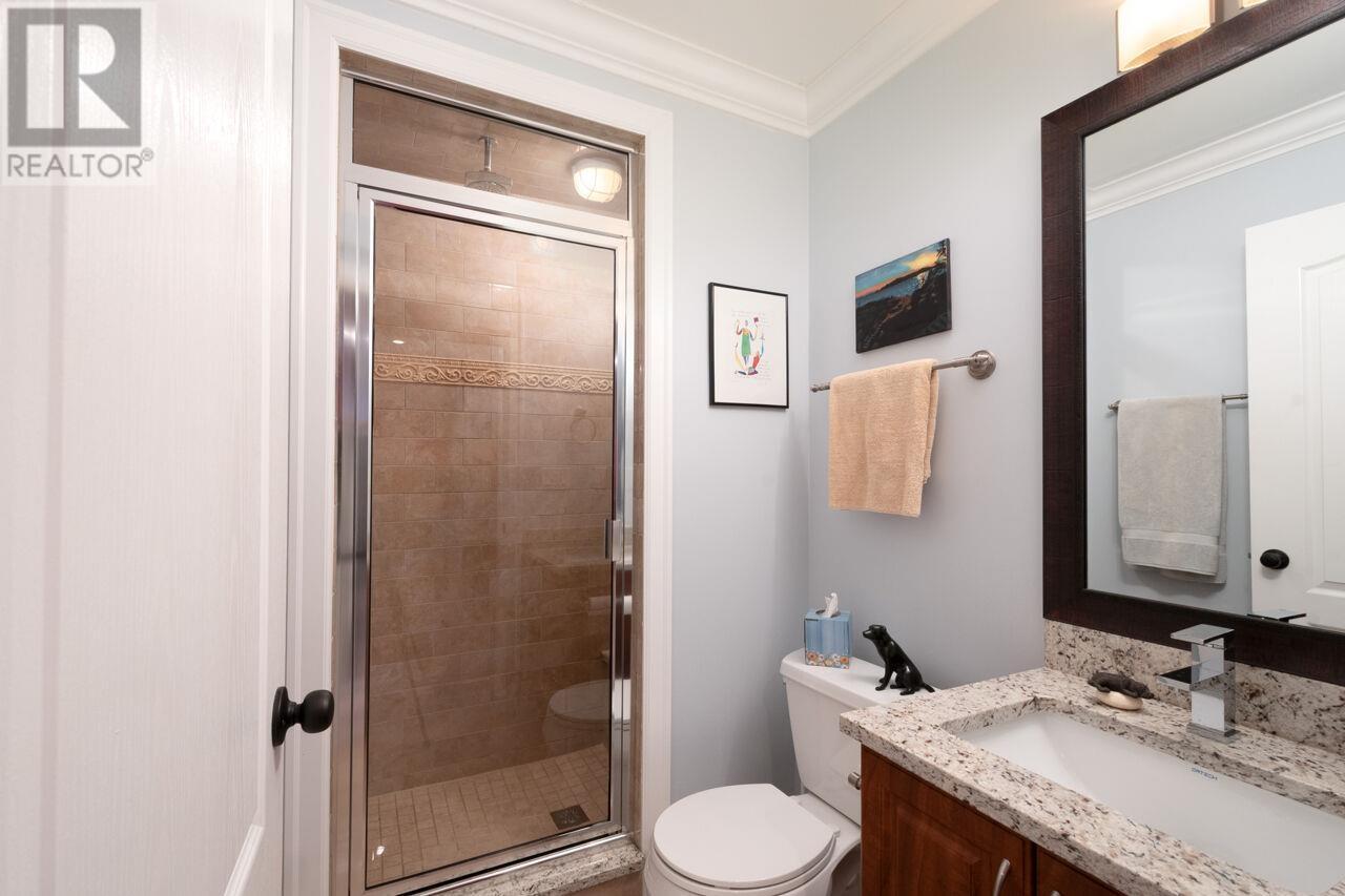 












336 W 17TH STREET

,
North Vancouver,




British Columbia
V7M1V8

