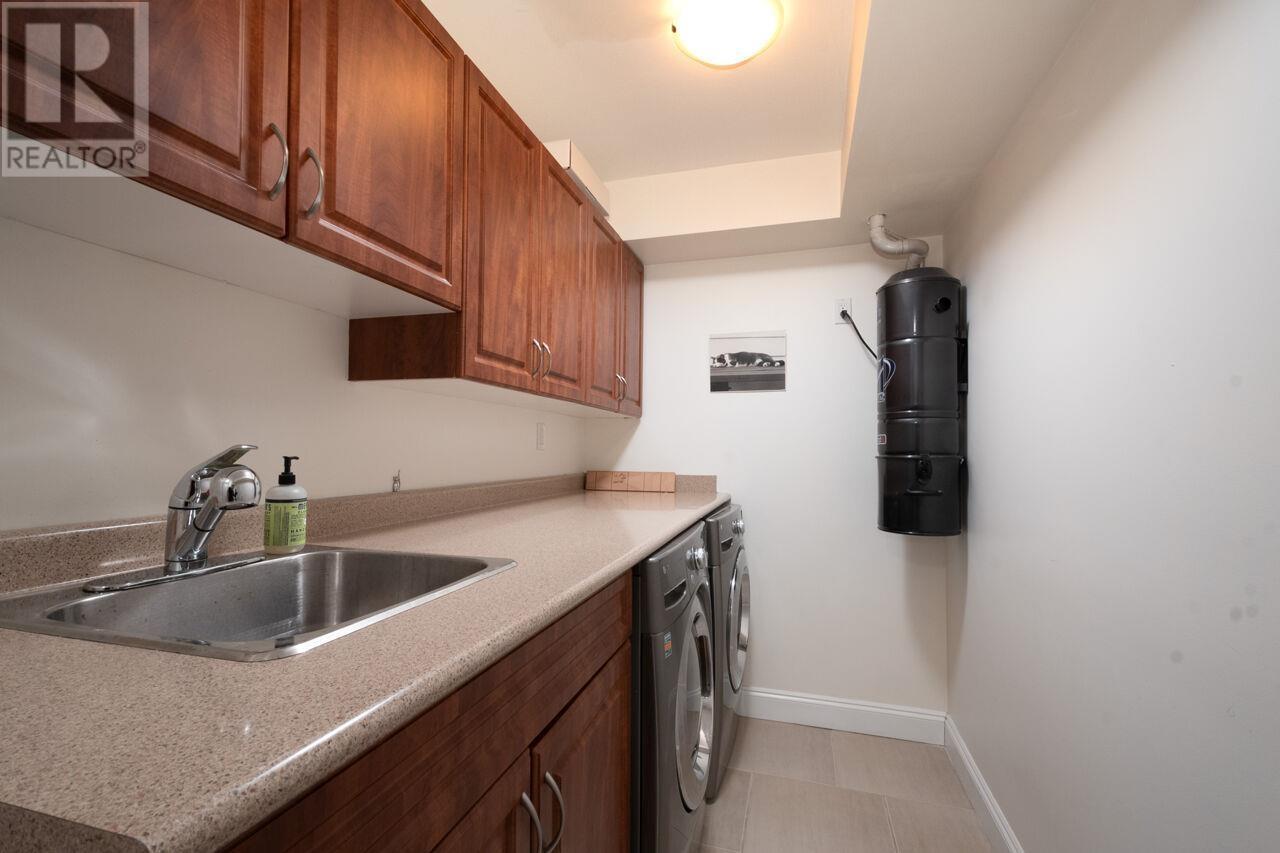 












336 W 17TH STREET

,
North Vancouver,




British Columbia
V7M1V8

