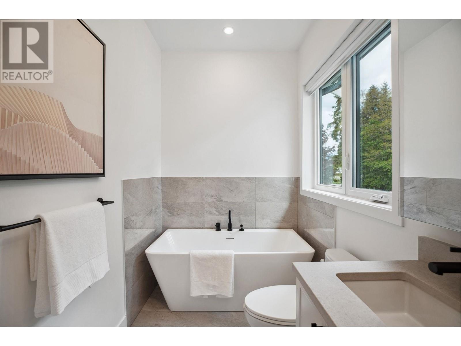 












103 692 FLORENCE STREET

,
Coquitlam,




British Columbia
V3J4C8

