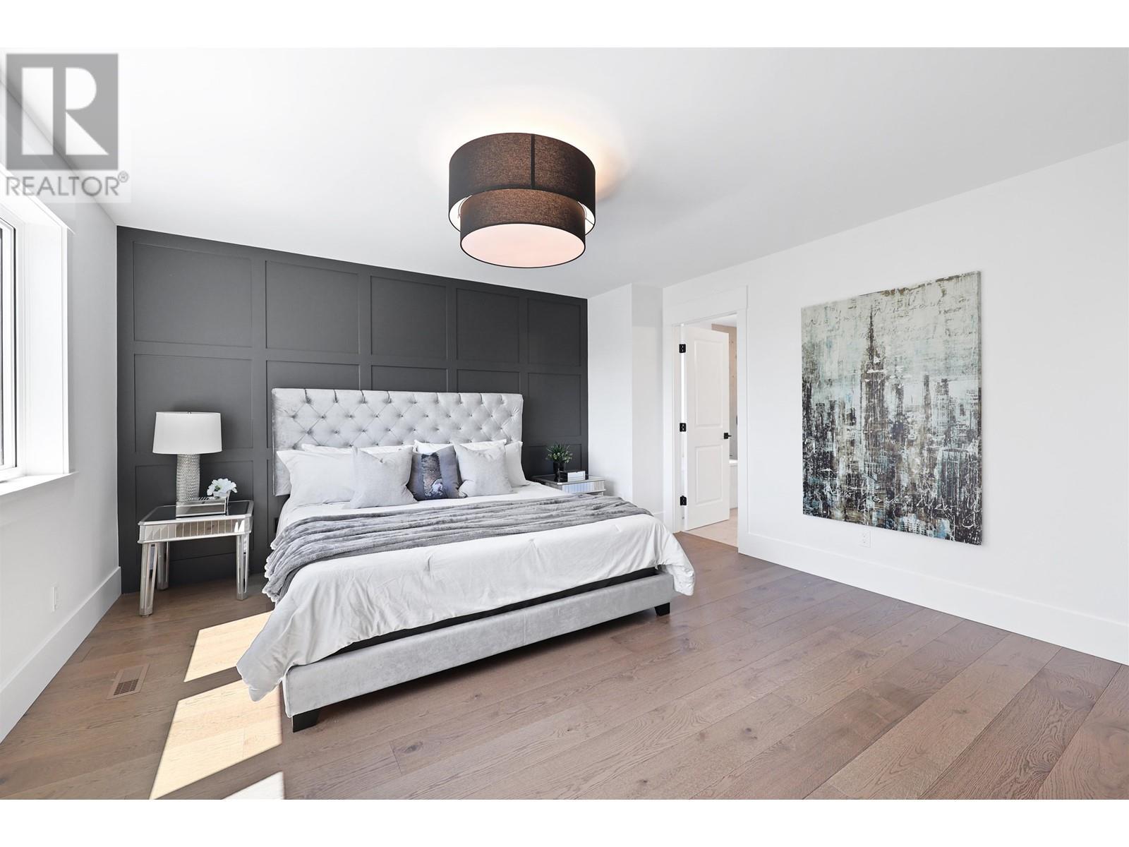 












338 W 24TH STREET

,
North Vancouver,




British Columbia
V7M2C6

