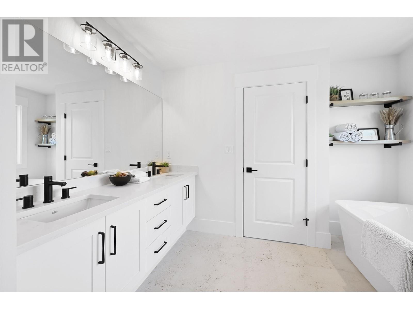 












338 W 24TH STREET

,
North Vancouver,




British Columbia
V7M2C6

