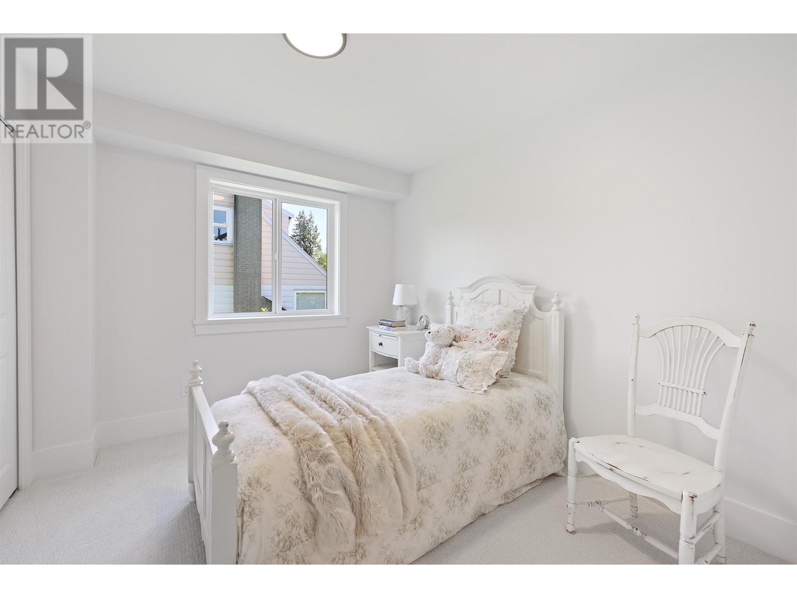 












338 W 24TH STREET

,
North Vancouver,




British Columbia
V7M2C6

