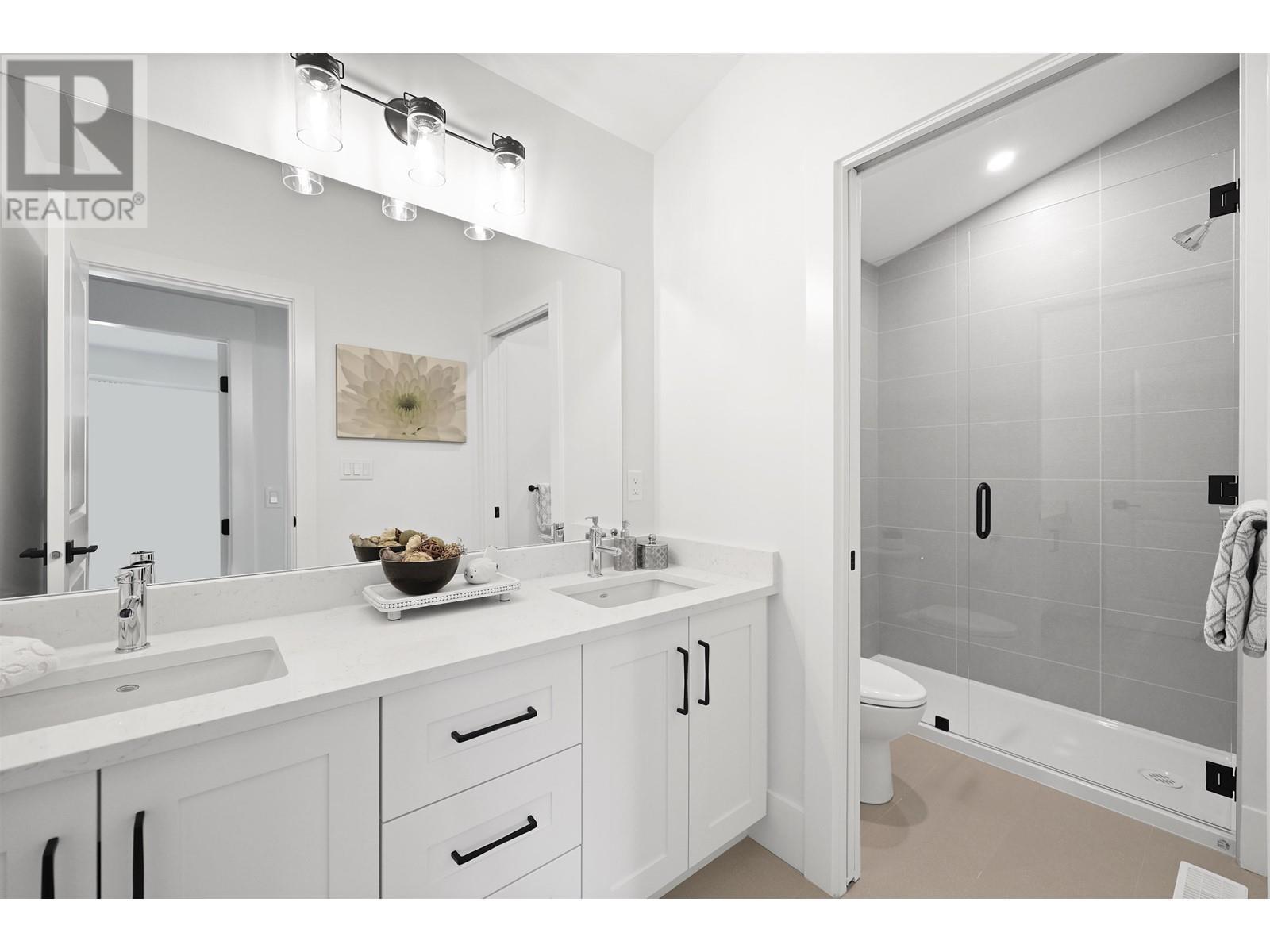 












338 W 24TH STREET

,
North Vancouver,




British Columbia
V7M2C6

