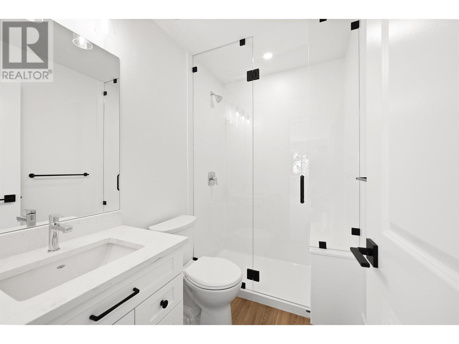 












338 W 24TH STREET

,
North Vancouver,




British Columbia
V7M2C6

