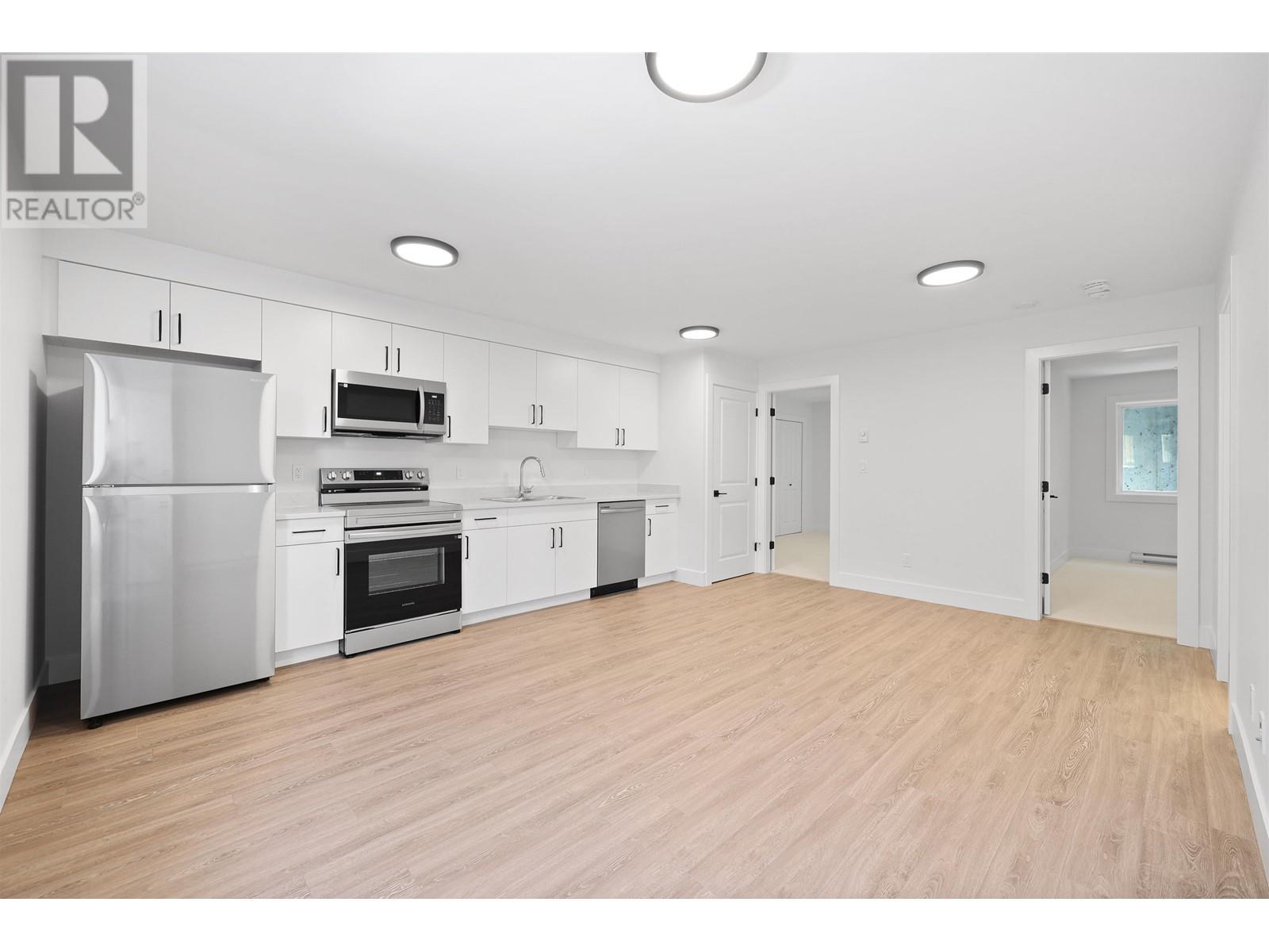 












338 W 24TH STREET

,
North Vancouver,




British Columbia
V7M2C6

