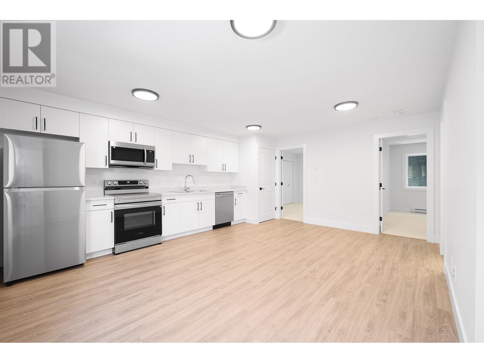 












338 W 24TH STREET

,
North Vancouver,




British Columbia
V7M2C6

