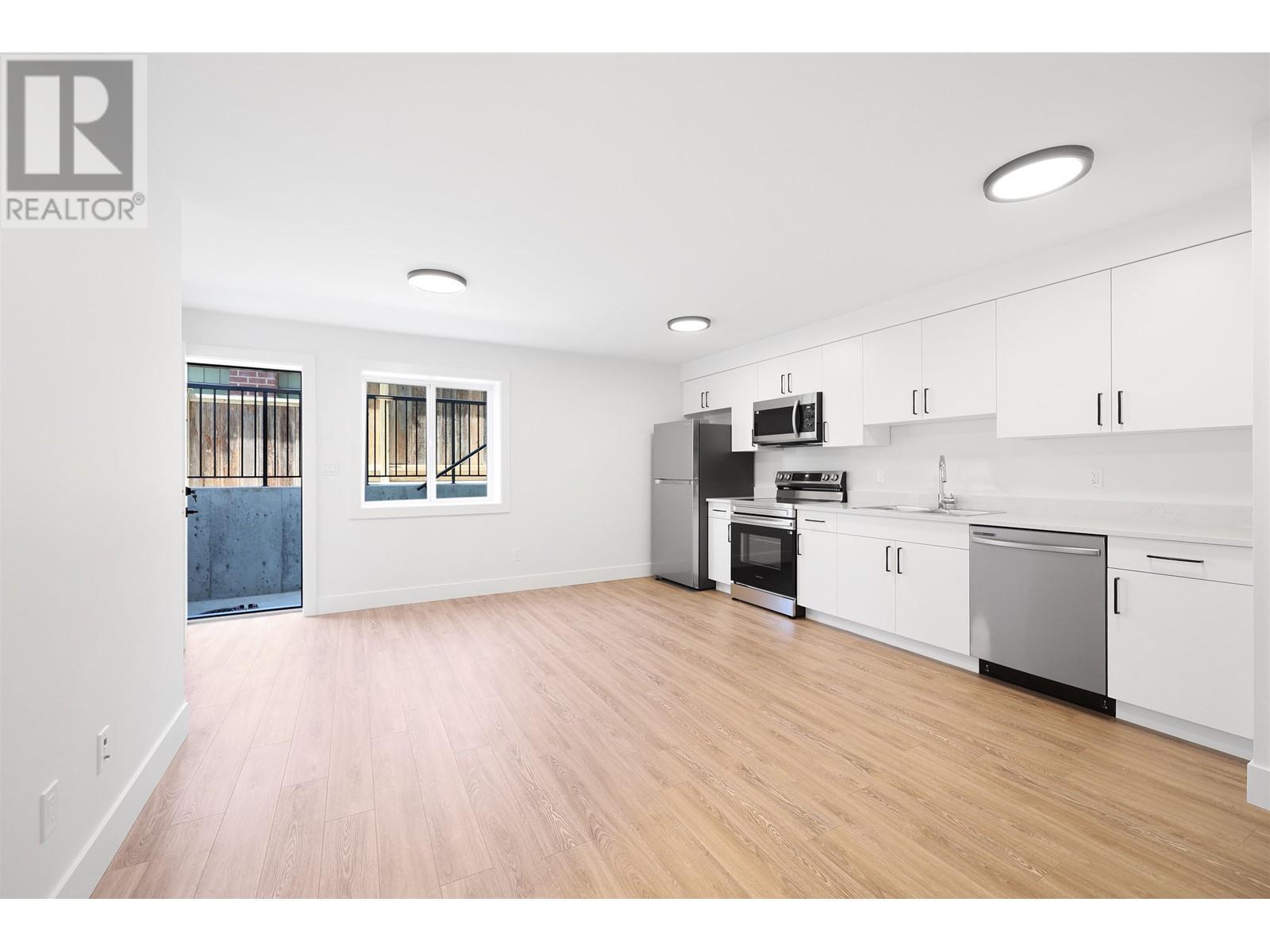 












338 W 24TH STREET

,
North Vancouver,




British Columbia
V7M2C6

