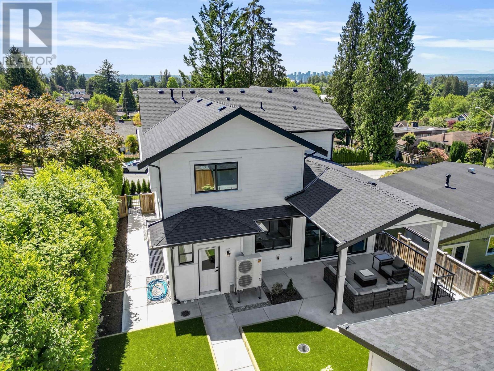 












338 W 24TH STREET

,
North Vancouver,




British Columbia
V7M2C6

