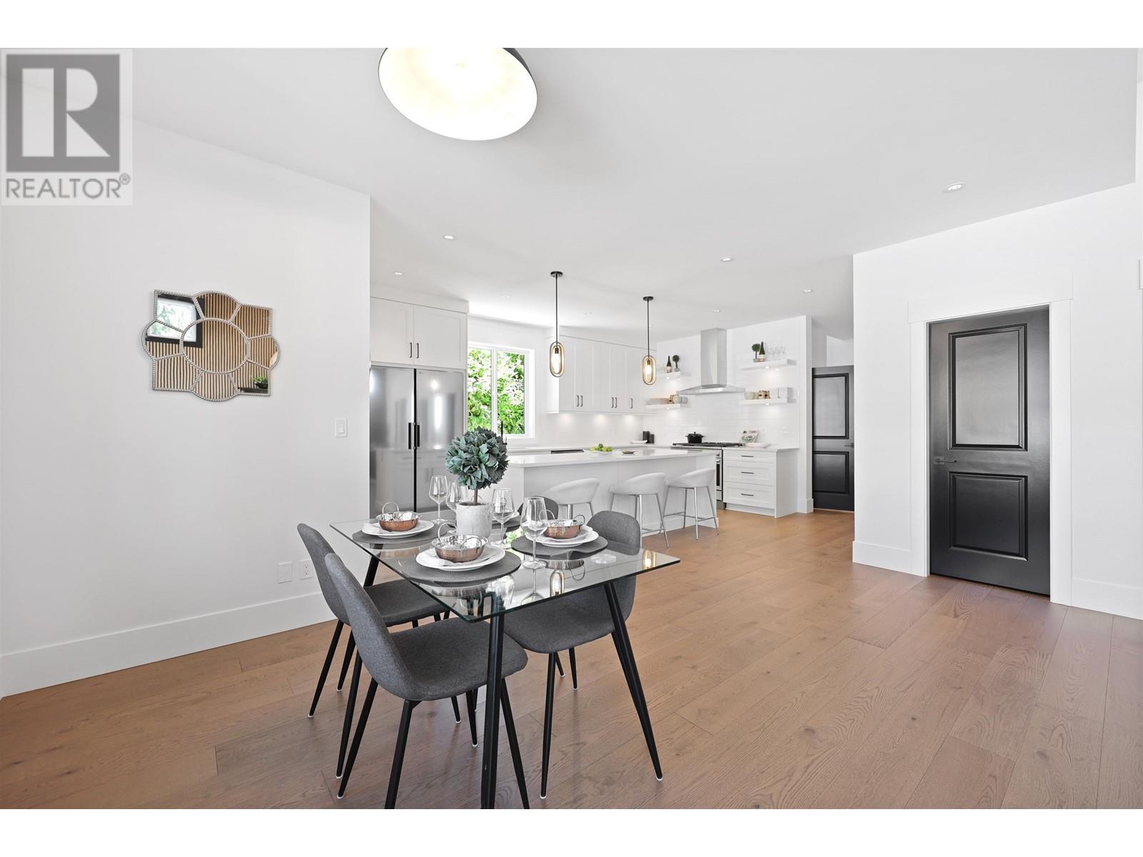 












338 W 24TH STREET

,
North Vancouver,




British Columbia
V7M2C6

