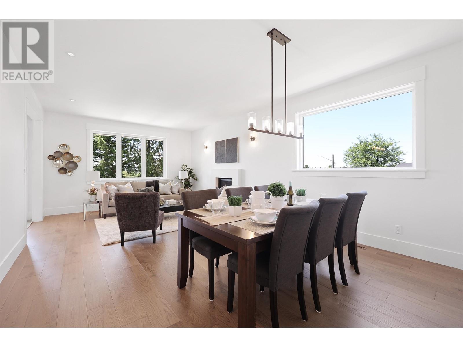 












338 W 24TH STREET

,
North Vancouver,




British Columbia
V7M2C6

