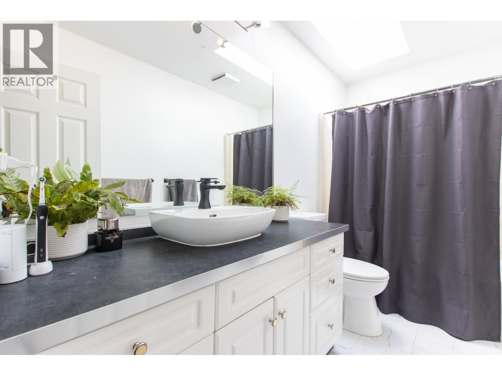












39710 GOVERNMENT ROAD

,
Squamish,




British Columbia
V8B0A5

