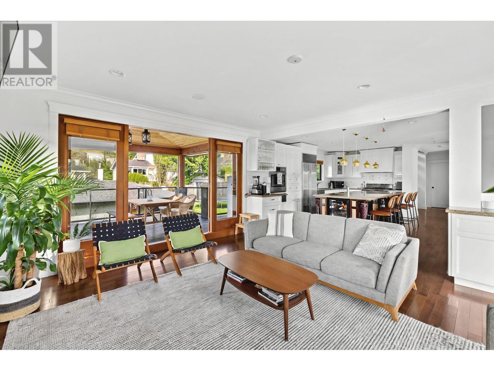 












1031 INGLEWOOD AVENUE

,
West Vancouver,




British Columbia
V7T1Y1

