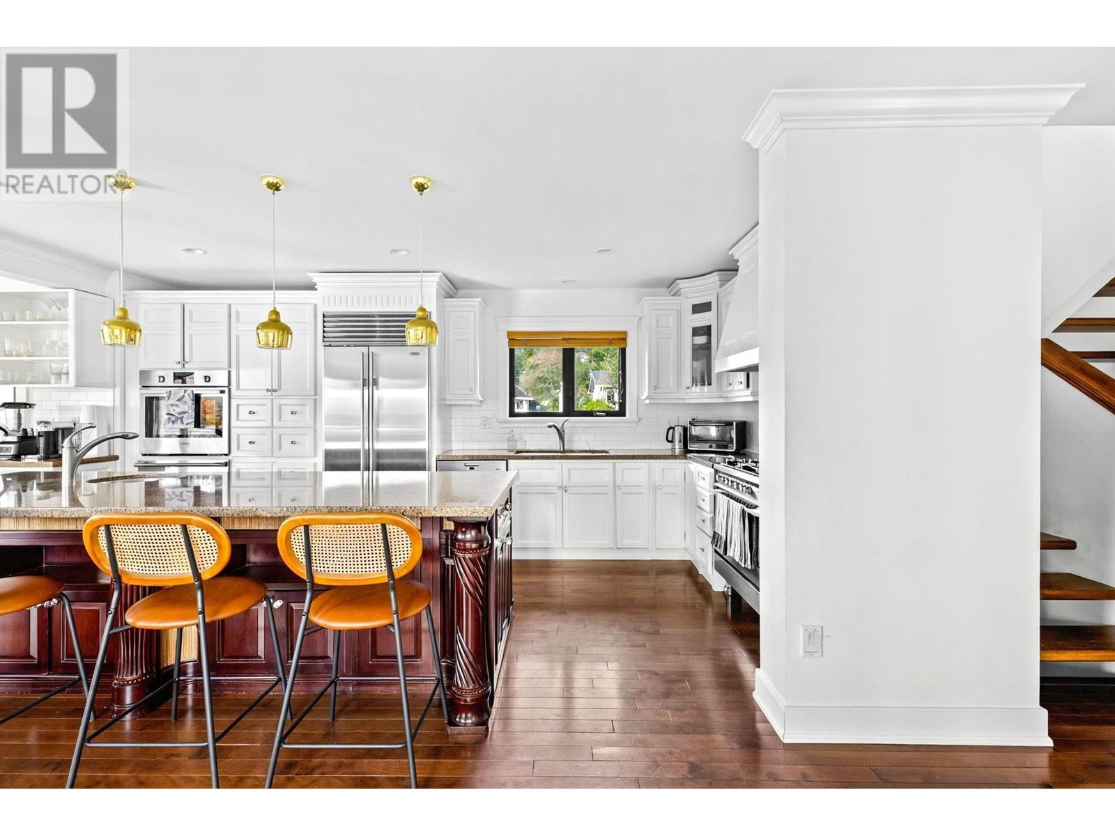 












1031 INGLEWOOD AVENUE

,
West Vancouver,




British Columbia
V7T1Y1

