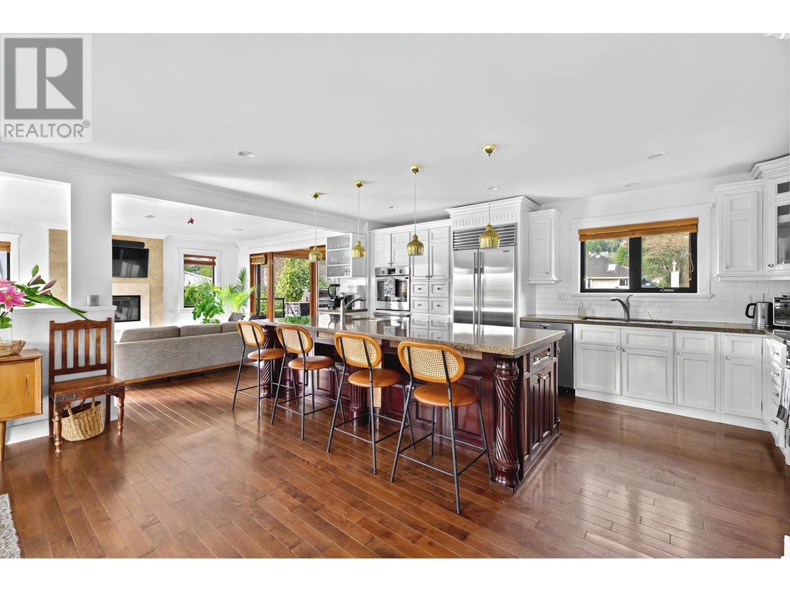 












1031 INGLEWOOD AVENUE

,
West Vancouver,




British Columbia
V7T1Y1

