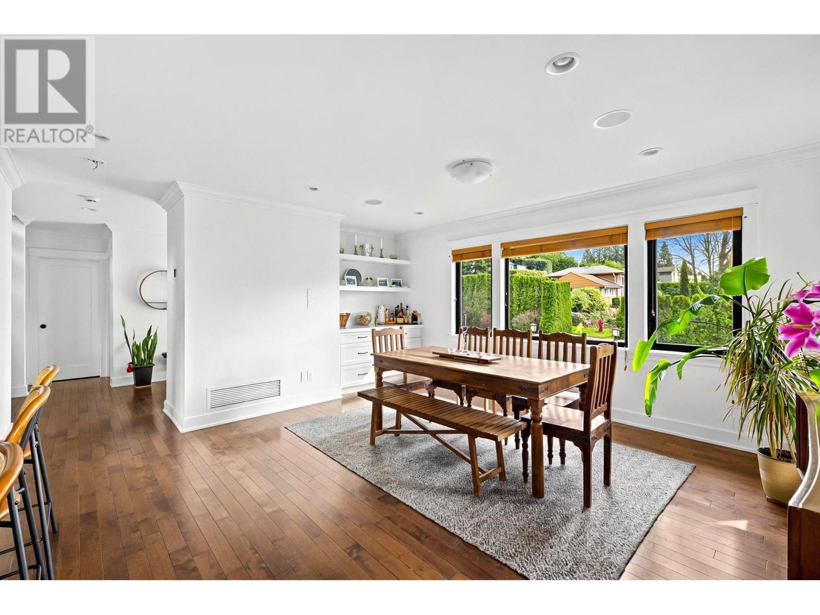 












1031 INGLEWOOD AVENUE

,
West Vancouver,




British Columbia
V7T1Y1

