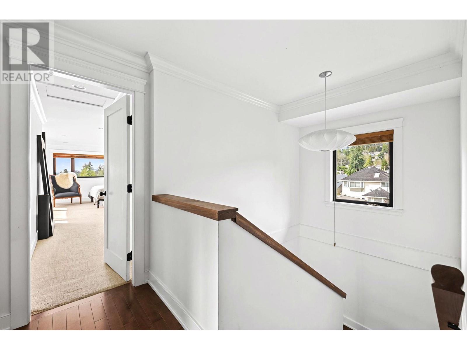 












1031 INGLEWOOD AVENUE

,
West Vancouver,




British Columbia
V7T1Y1

