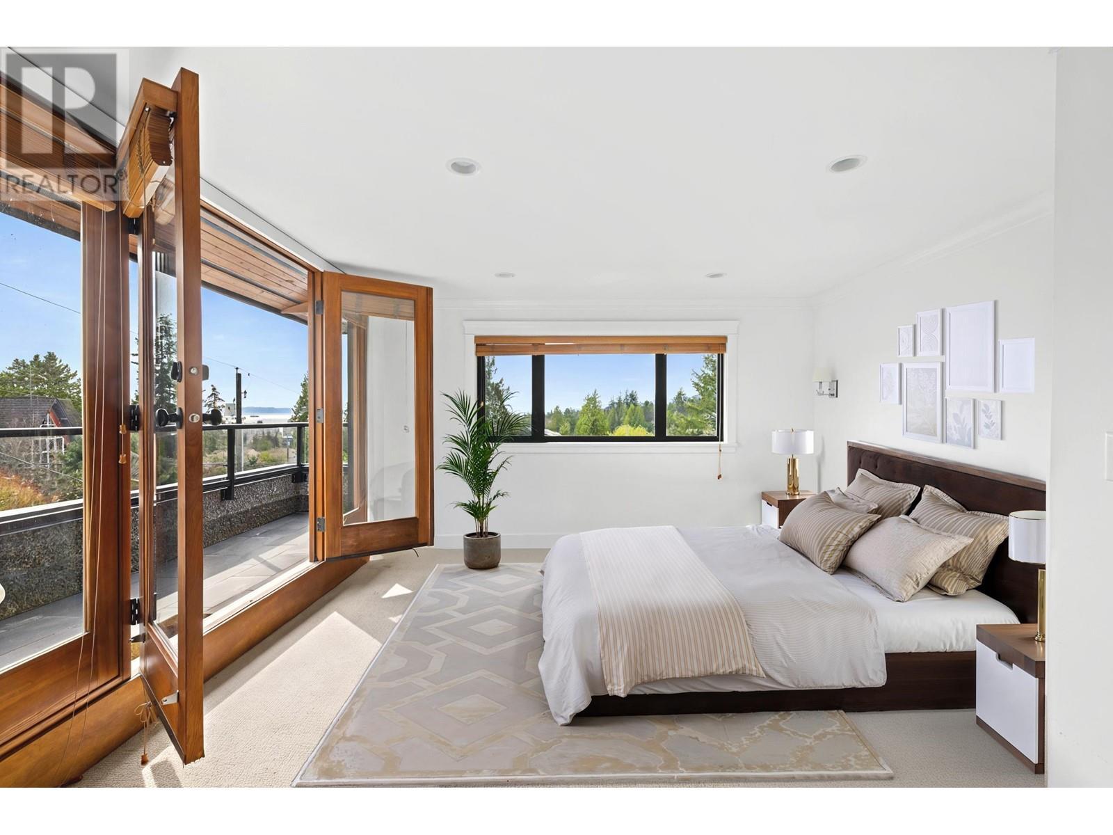 












1031 INGLEWOOD AVENUE

,
West Vancouver,




British Columbia
V7T1Y1

