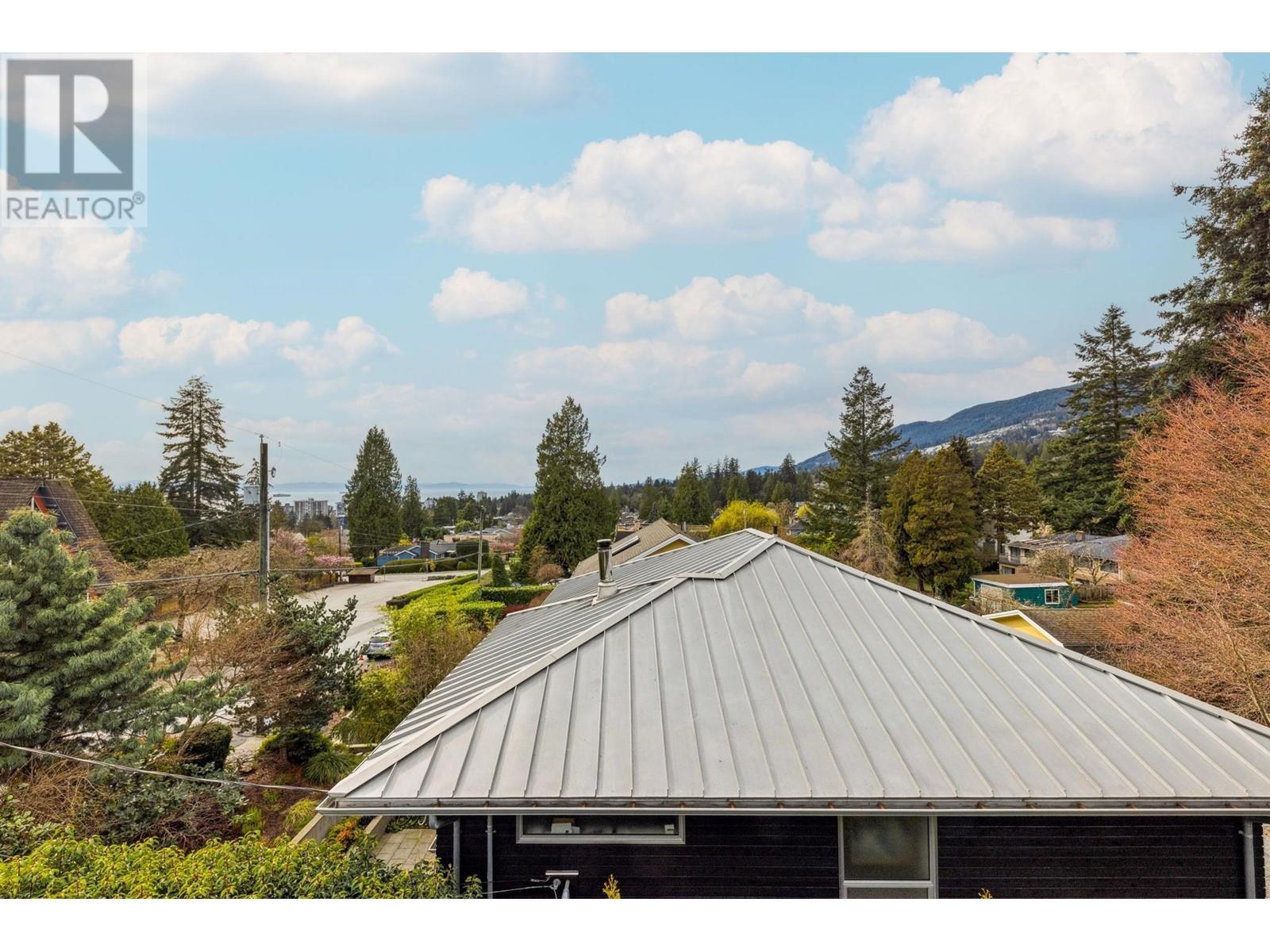 












1031 INGLEWOOD AVENUE

,
West Vancouver,




British Columbia
V7T1Y1

