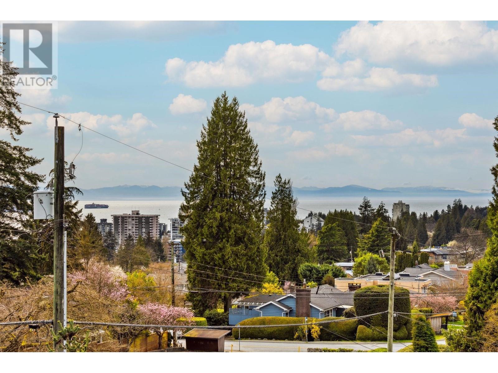












1031 INGLEWOOD AVENUE

,
West Vancouver,




British Columbia
V7T1Y1

