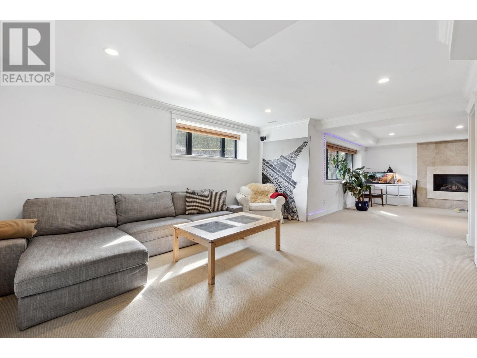












1031 INGLEWOOD AVENUE

,
West Vancouver,




British Columbia
V7T1Y1


