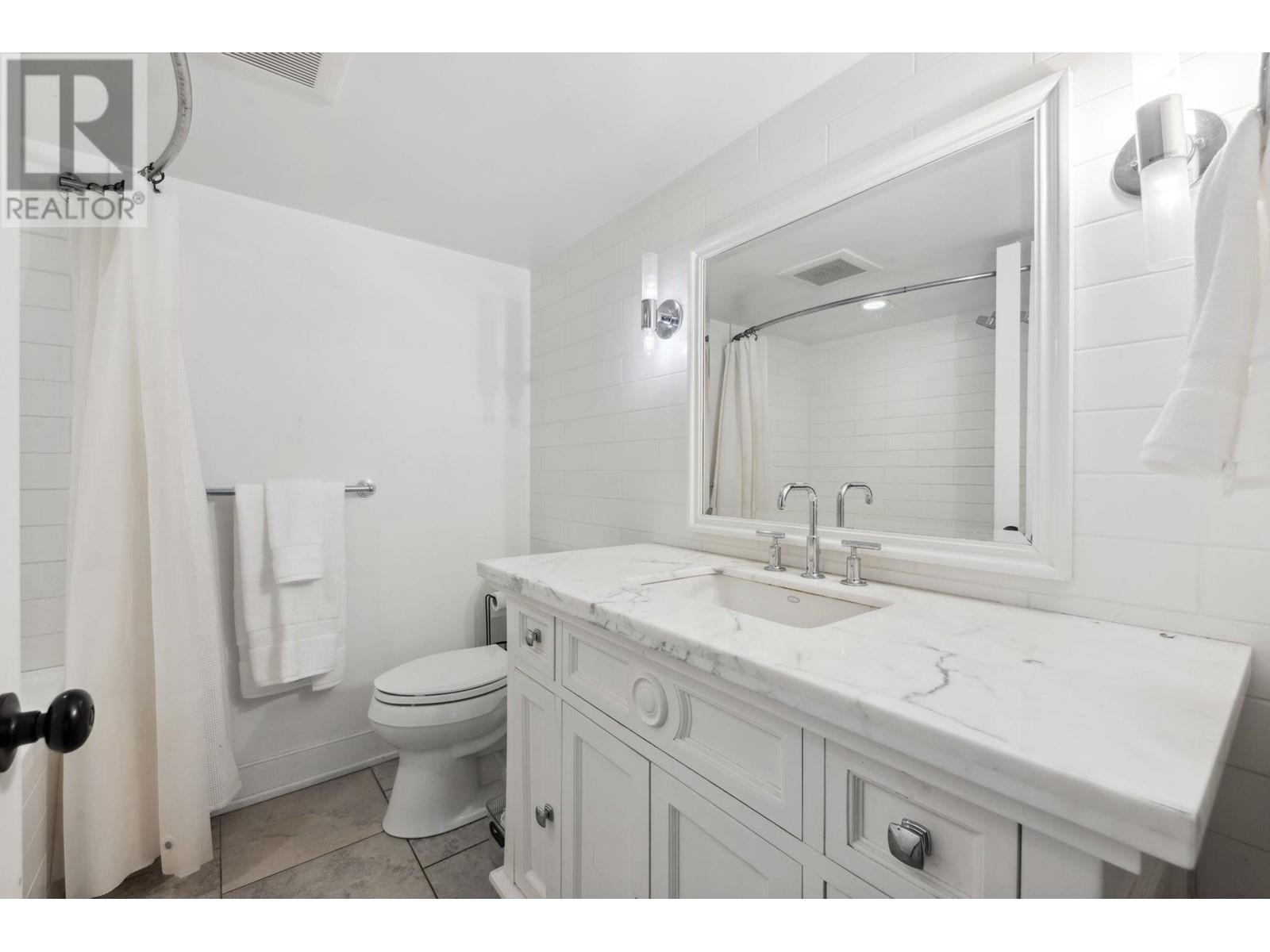












1031 INGLEWOOD AVENUE

,
West Vancouver,




British Columbia
V7T1Y1

